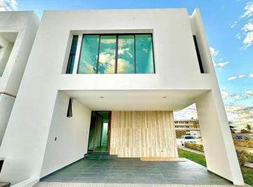 Casa · 227m² · 3 Recámaras · 2 Estacionamientos · Casa en Renta en Maralto