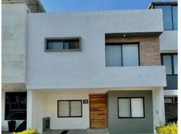 Casa en condominio de 4 habitaciones, Zapopan · Casa en Renta en Solares