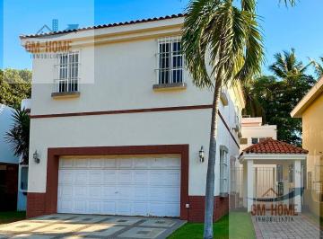 Casa · 327m² · 3 Recámaras · 4 Estacionamientos · Casa en Venta en El Cid