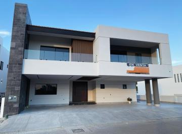 Casa · 750m² · 5 Recámaras · 4 Estacionamientos · Casa en Venta en Campo de Golf