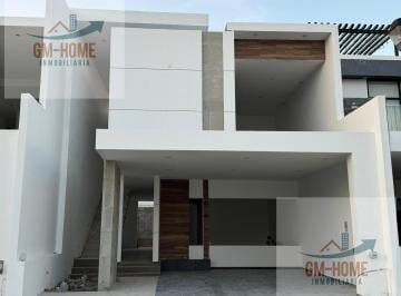 Casa · 220m² · 4 Recámaras · 2 Estacionamientos · Casa en Venta en Altabrisa Resiencial