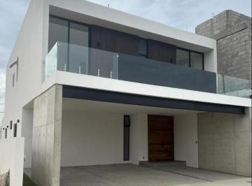 Casa · 322m² · 4 Recámaras · 3 Estacionamientos · Casa en Venta en Altabrisa