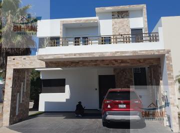 Casa · 310m² · 4 Recámaras · 3 Estacionamientos · Casa en Venta en Marina Kelly