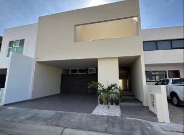 Casa · 228m² · 3 Recámaras · 2 Estacionamientos · Casa en Altabrisa Residencial