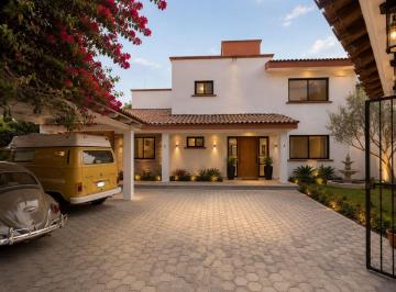 Casa de 4 habitaciones, Querétaro · Oportunidad en Privada en Jurica: Excelente Estado y Amplio Terreno