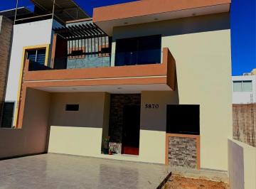 Casa · 160m² · 4 Recámaras · 2 Estacionamientos · Casa en Coto 15