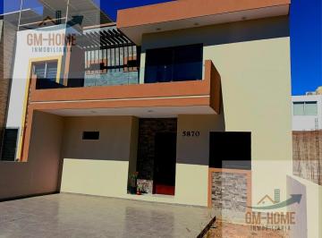 Casa · 160m² · 4 Recámaras · 2 Estacionamientos · Casa en Coto 15
