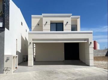 Casa · 240m² · 3 Recámaras · 3 Estacionamientos · Casa en Venta en Paraíso Marina