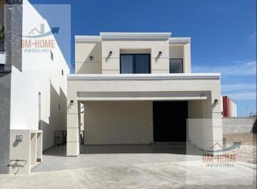 Casa · 240m² · 3 Recámaras · 3 Estacionamientos · Casa en Venta en Paraíso Marina