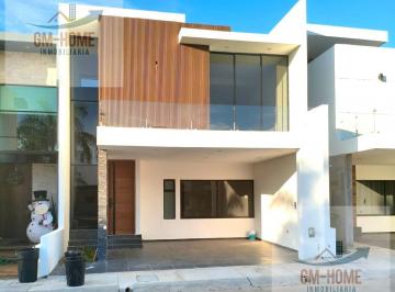 Casa · 220m² · 4 Recámaras · 2 Estacionamientos · Casa en Venta en Altabrisa
