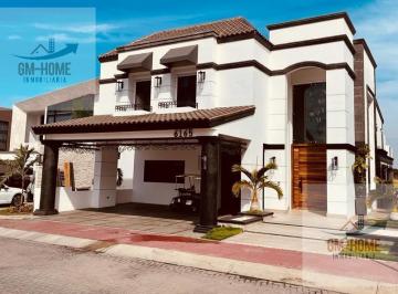 Casa · 588m² · 4 Recámaras · Casa en Venta en Campo de Golf