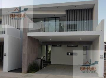 Casa · 327m² · 3 Recámaras · 2 Estacionamientos · Casa en Venta en Altabrisa