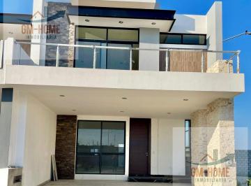 Casa · 4 Recámaras · 2 Estacionamientos · Casa en Venta en Versalles Club Residencial