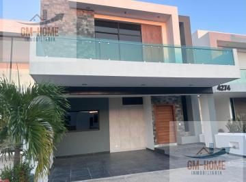 Casa · 224m² · 4 Recámaras · 2 Estacionamientos · Casa en Venta en Coto Platino