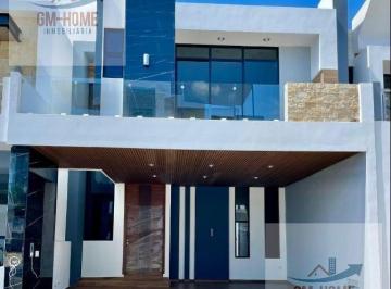 Casa · 197m² · 4 Recámaras · 2 Estacionamientos · Casa en Venta en Versalles