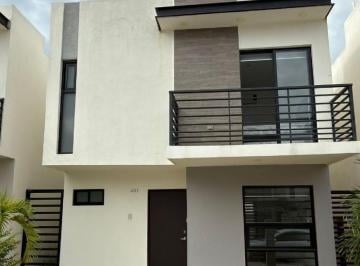 Casa · 123m² · 3 Recámaras · 2 Estacionamientos · Casa en Hacienda del Seminario