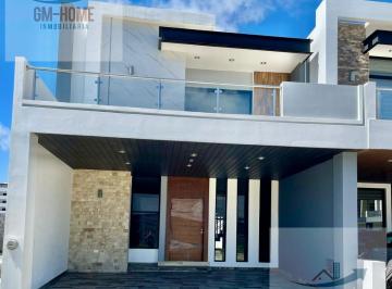 Casa · 197m² · 4 Recámaras · 2 Estacionamientos · Casa en Venta en Versalles
