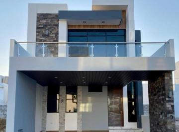 Casa · 119m² · 4 Recámaras · 2 Estacionamientos · Casa en Venta en Versalles