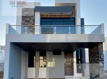 Casa · 119m² · 4 Recámaras · 2 Estacionamientos · Casa en Venta en Versalles