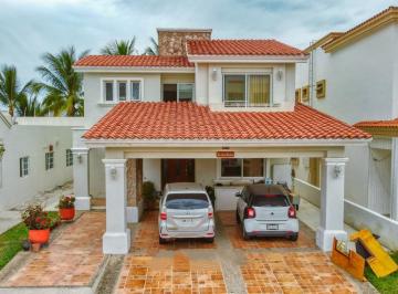 Casa · 312m² · 4 Recámaras · 2 Estacionamientos · Residencial Club Real