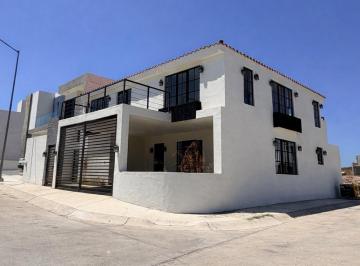 Casa · 235m² · 4 Recámaras · 2 Estacionamientos · Casa en Venta en Sonterra Residencial
