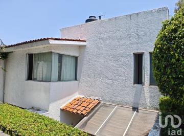 Casa · 240m² · 3 Recámaras · 2 Estacionamientos · Iluminada y Espaciosa Casa en Calzada Desierto de Los Leones