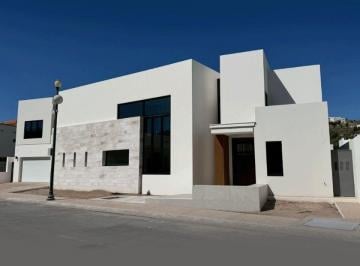 Casa de 4 habitaciones, Chihuahua · Casa en Venta | Bosques de San Francisco