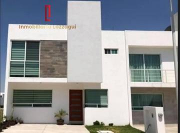 Casa · 144m² · 3 Recámaras · 2 Estacionamientos · Casa en Renta en Zen House Habitat