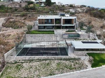 0ea9fe562a484758cbc2e9f9f468e387516ded9831d46adb599f8c1b5677cfdf · Casa en Venta en Club de Golf Tres Marías, Morelia, Michoacán