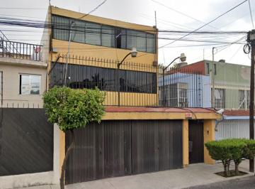 Casa de 4 habitaciones, Iztacalco · Casa en Venta en Playa Regatas 501,militar Marte, Iztacalco. Cerca de Metro Nativitas