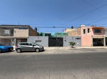 Casa de 10 habitaciones, Guadalajara · Complejo con 10 Departamentos Rentados