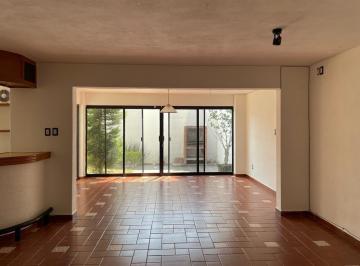 Casa · 442m² · 3 Recámaras · 2 Estacionamientos · Casa en Lomas 4ta con Hermosa Vista