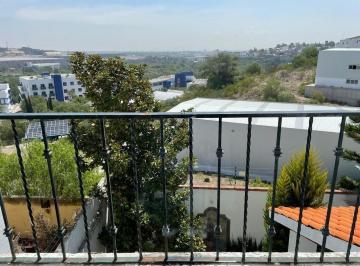 Casa · 442m² · 3 Recámaras · 2 Estacionamientos · Casa en Lomas 4ta con Hermosa Vista
