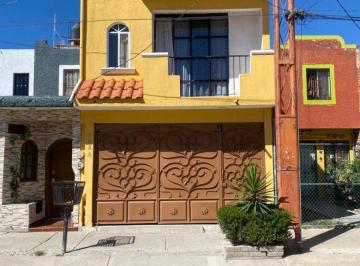 Casa de 3 habitaciones, León · Casa en Venta en Hacienda Los Naranjos
