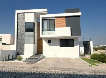Casa de 4 habitaciones, Querétaro · Casa con 257 m² Superficie de Terreno, 4 Recámaras en Venta en Cumbres del Lago
