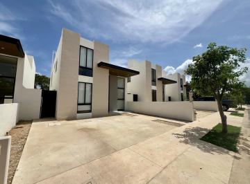 Casa · 169m² · 3 Recámaras · 2 Estacionamientos · Casa en Cholul