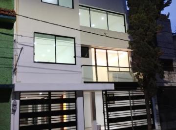Casa · 370m² · 4 Recámaras · 3 Estacionamientos · Casa en Paseos de Churubusco