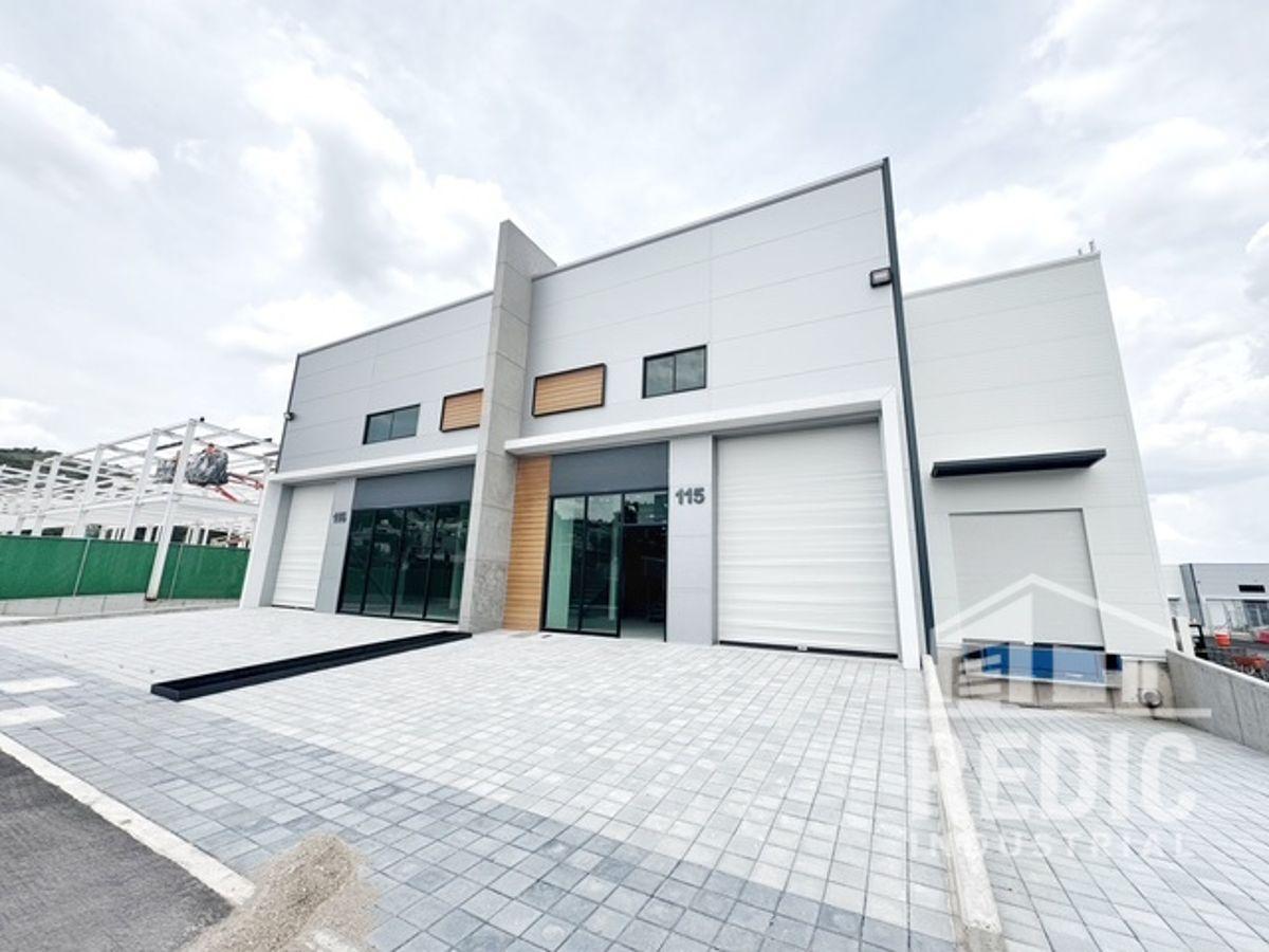 Premium Industrial Warehouse for Rent in Rente Al Piq Industrial Park