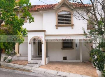 Casa · 229m² · 3 Recámaras · 1 Estacionamiento · Casa en Venta en Monterrey