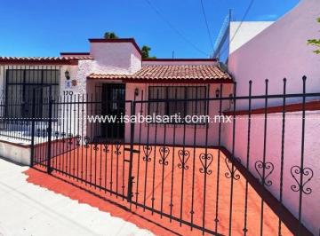 Casa · 150m² · 3 Recámaras · 2 Estacionamientos · Casa en Renta en Jurica