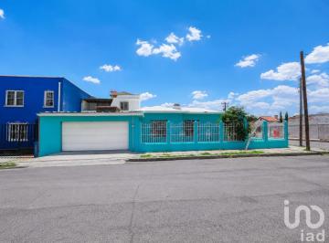 Casa · 300m² · 4 Recámaras · 2 Estacionamientos · Casa en Venta, Col Ex Hipódromo, 3 Habitaciones en Planta Baja