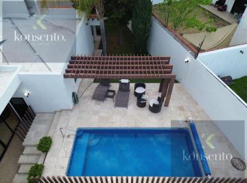 Casa · 655m² · 4 Recámaras · 6 Estacionamientos · Casa en Fraccionamiento San Francisco Juriquilla