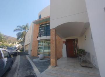 Casa · 500m² · 5 Recámaras · 4 Estacionamientos · 5 o 6 Recamaras, Cerca Club Britania, Las Americas, 500 m² Const.