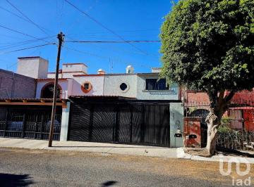 Casa · 110m² · 3 Recámaras · 2 Estacionamientos · Casa en Renta Ueretaro Plazas de Sol