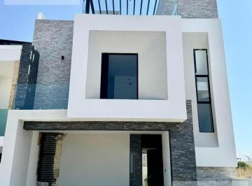 Casa · 220m² · 4 Recámaras · Casa en Venta en Sonterra I