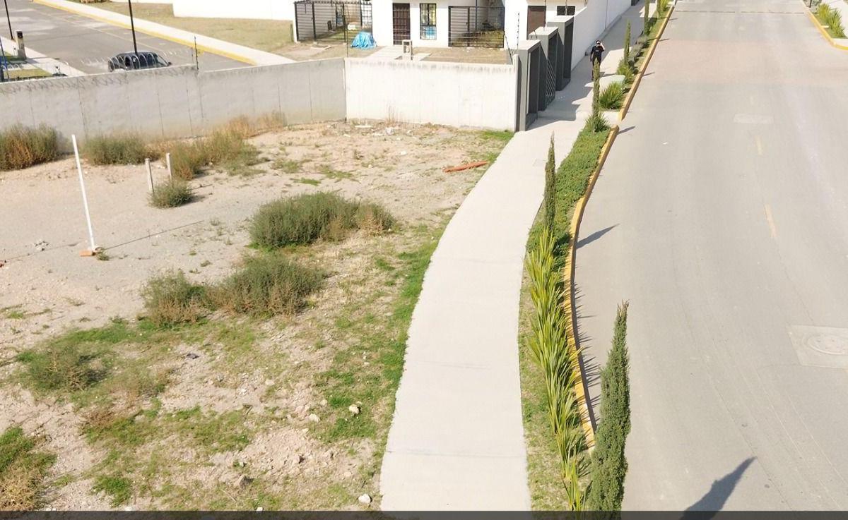 Renta de Lote Comercial en Esquina en Fraccionamiento en Mineral de Reforma
