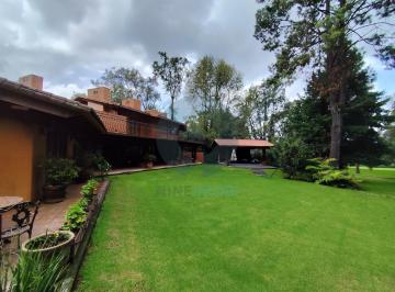 Casa · 450m² · 4 Recámaras · 3 Estacionamientos · Casa con Acceso Al Fairway en Rancho Avándaro