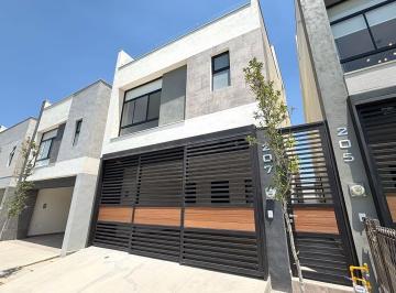 Casa · 197m² · 3 Recámaras · 2 Estacionamientos · Casa Equipada en Renta en Cumbres Verania Residencial, García