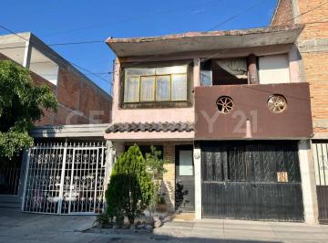 Casa · 162m² · 4 Recámaras · 1 Estacionamiento · Casa en Venta en Soberana Convención, Aguascalientes