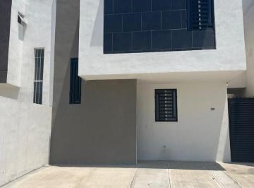 Casa · 102m² · 3 Recámaras · 2 Estacionamientos · Casa en García